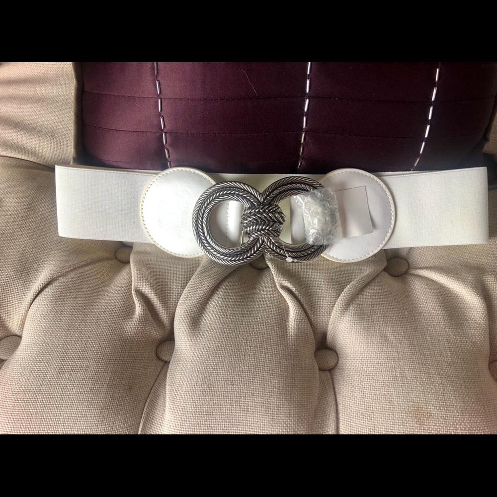 White statement belt